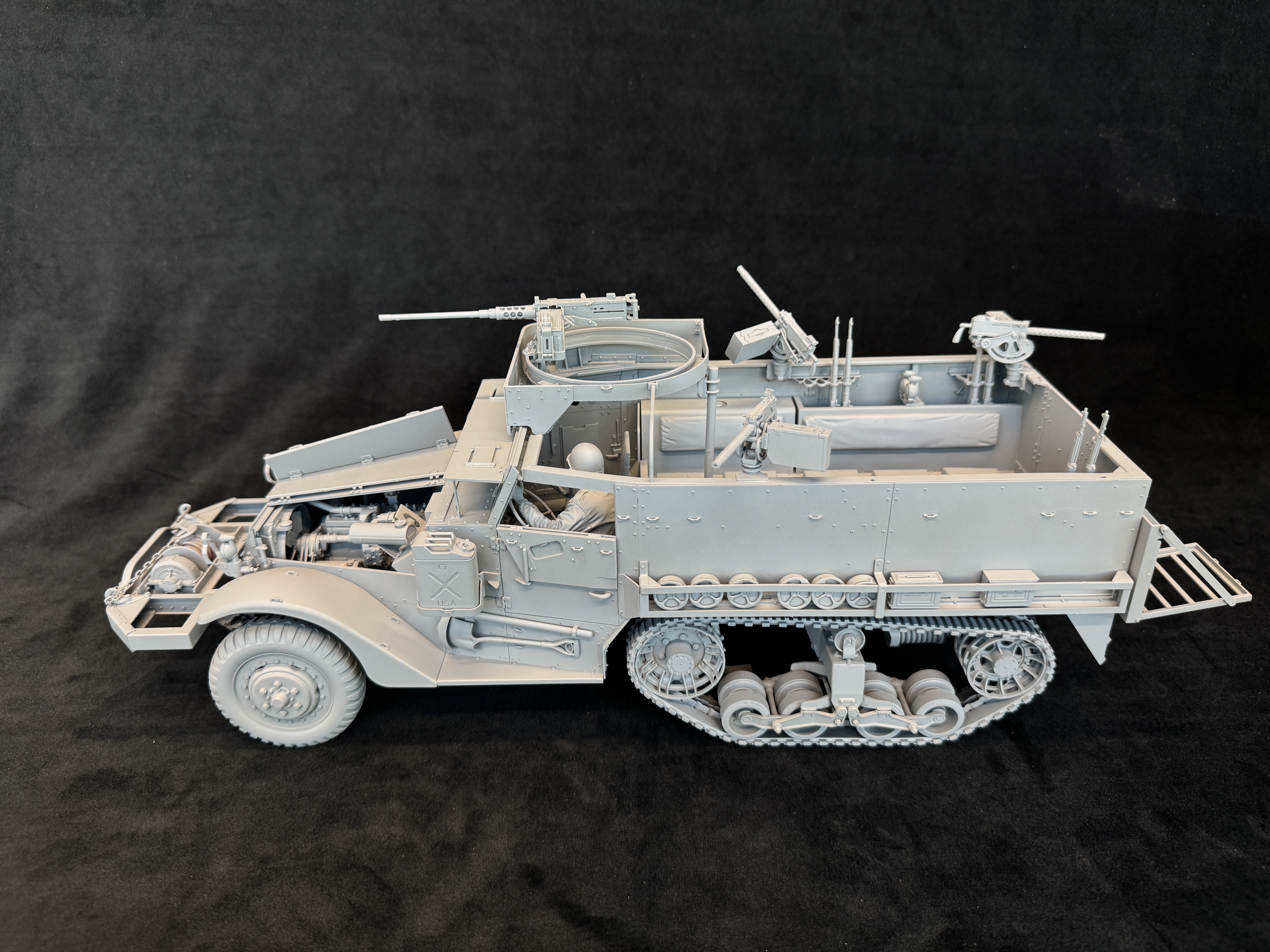 U. S. M3/M3A1 HALFTRACK 2 IN 1 KIT 1/16