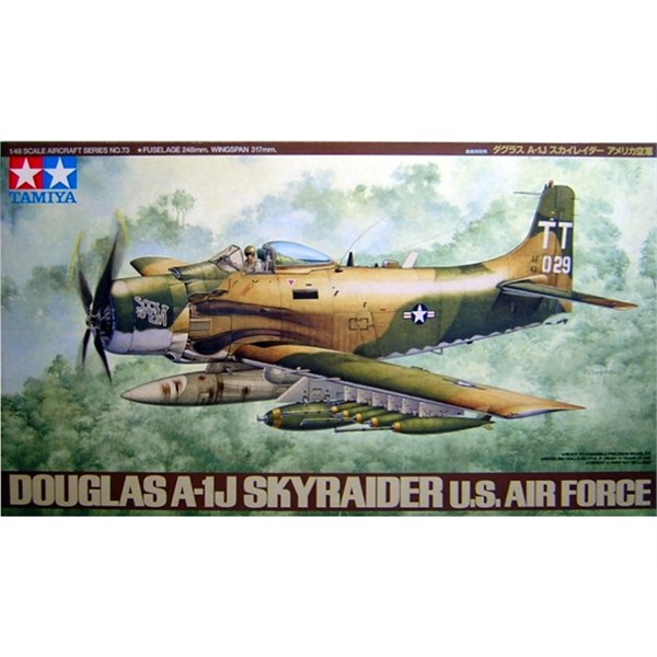Tamiya 61073 1/48 Mô Hình Máy Bay Douglas A-1J Skyraider U.S. Air Force